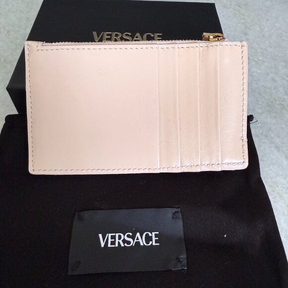Versace Quilted Pale Pink Leather Card Holder Wallet, Gold-tone logo metal - Picture 3 of 9